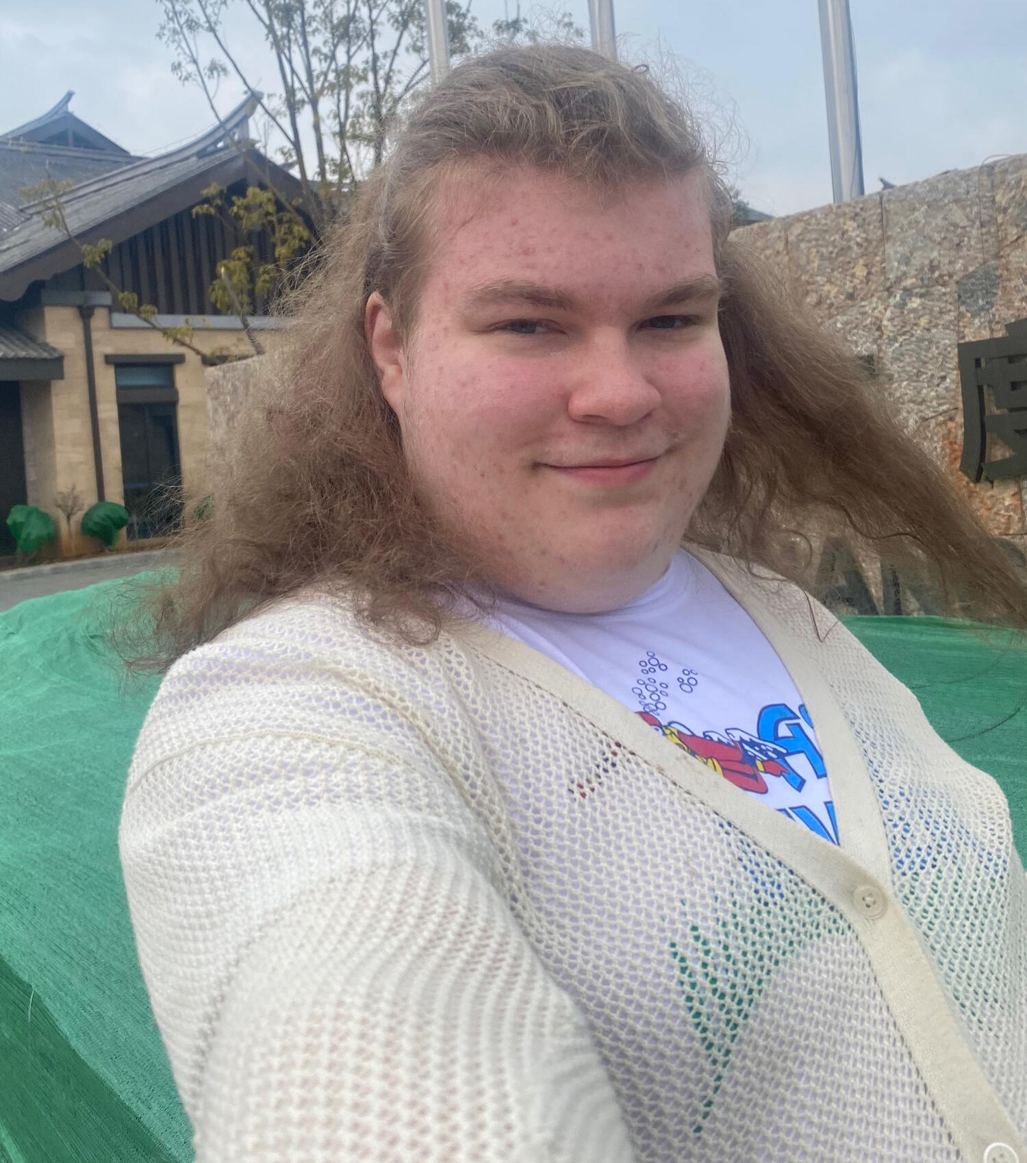 An image of me serving khunt
